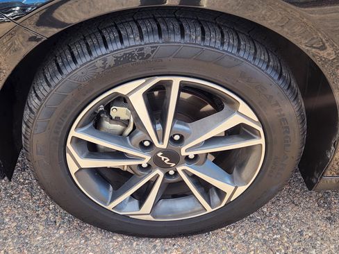 Used 2024 Kia Forte LX image 7