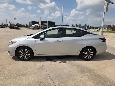 Used 2025 Nissan Versa SV FWD image 8
