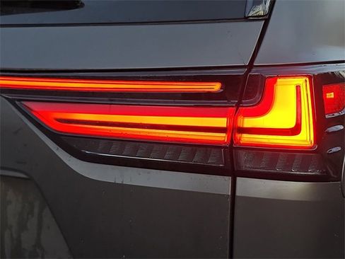 Used 2024 Lexus LX 600 4WD w/ Luxury Package image 39