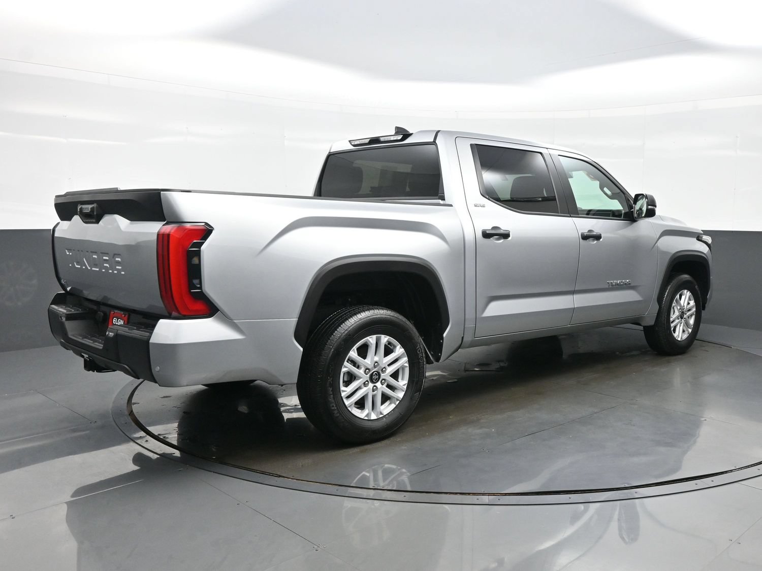 Used 2025 Toyota Tundra SR5 w/ SR5 Convenience Package AWD/4WD image 6