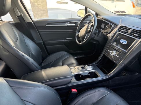 Used 2019 Ford Fusion Titanium FWD image 3