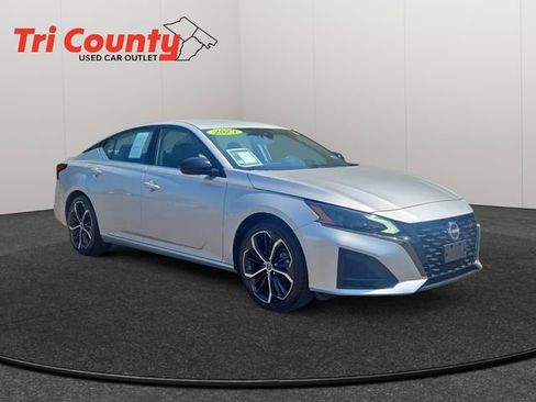 Used 2023 Nissan Altima 2.5 SR FWD image 1