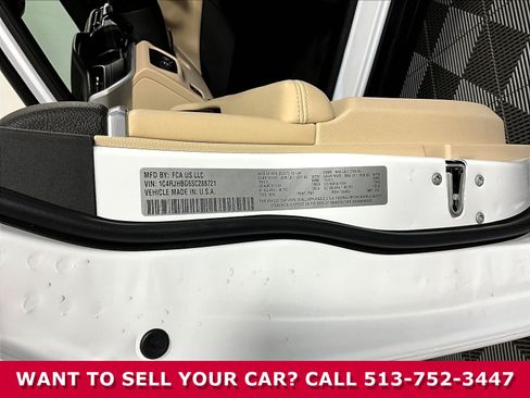 Used 2025 Jeep Grand Cherokee Limited AWD/4WD image 19