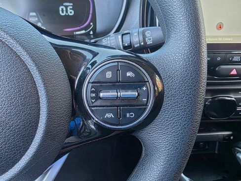 Used 2025 Kia Soul S FWD image 5