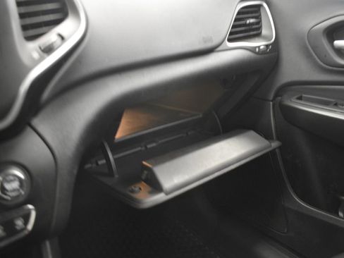 Used 2019 Jeep Cherokee Trailhawk w/ Cold Weather Group image 42