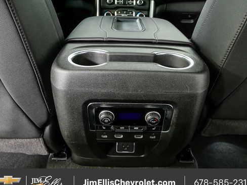 Used 2024 Chevrolet Suburban Z71 w/ Luxury Package image 20