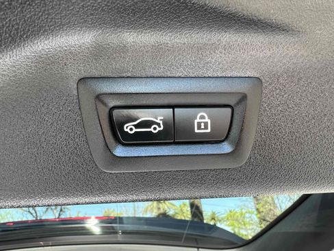 Used 2023 BMW X7 M60i image 10