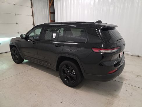 Used 2023 Jeep Grand Cherokee L Laredo AWD/4WD image 4