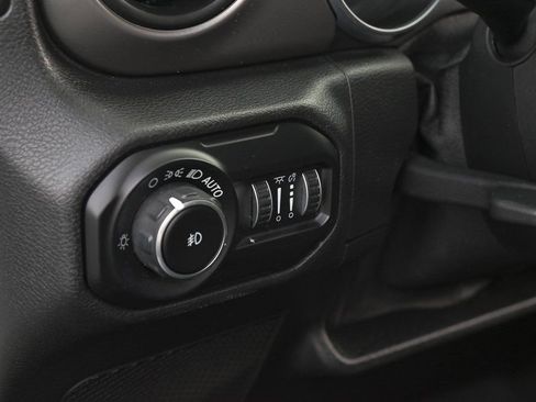 Used 2020 Jeep Wrangler Sport S image 30