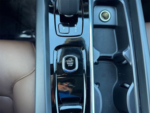 Certified 2025 Volvo XC60 B5 Plus image 15