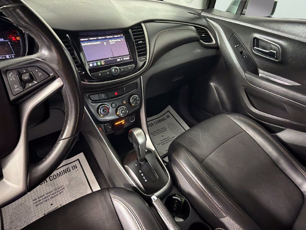 Used 2020 Chevrolet Trax LT w/ LT Convenience Package FWD image 19