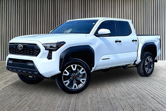 Used 2025 Toyota Tacoma TRD Off-Road AWD/4WD image 1