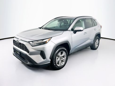 Used 2025 Toyota RAV4 XLE FWD image 3
