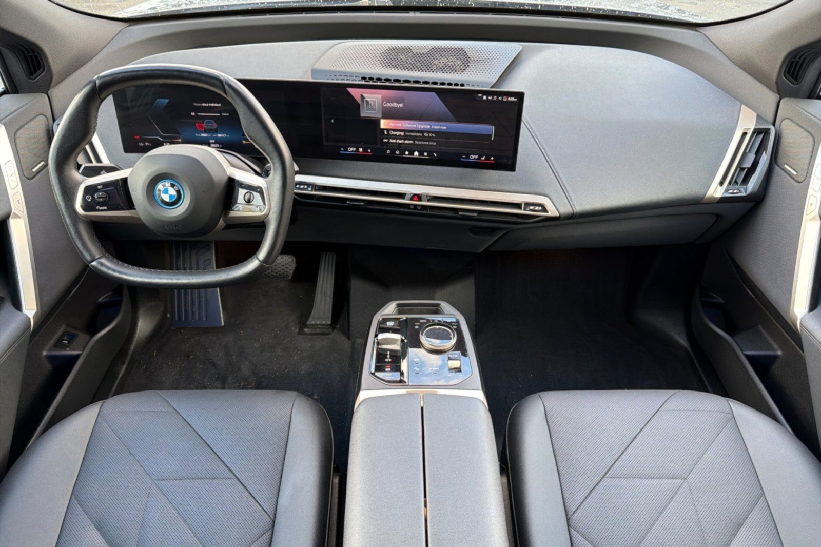 Used 2024 BMW iX xDrive50 w/ Sport Package AWD/4WD image 12