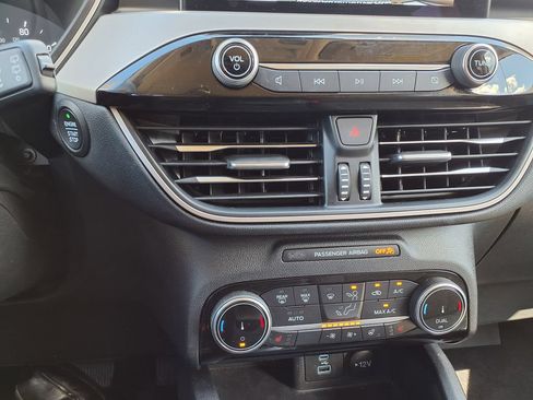 Used 2022 Ford Escape SE w/ SE Sport Appearance Package FWD image 30