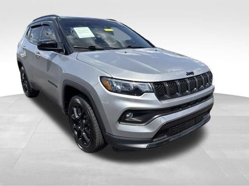 Used 2023 Jeep Compass Latitude w/ Convenience Group AWD/4WD image 1