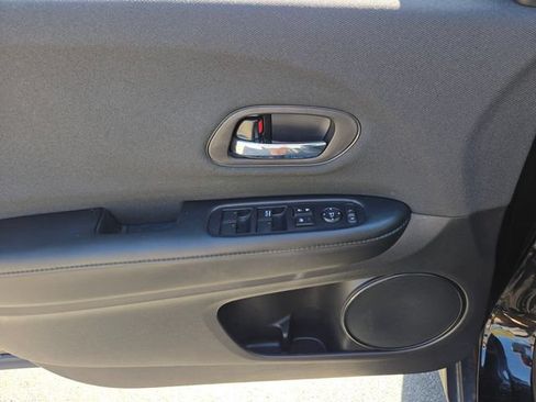 Used 2022 Honda HR-V LX image 25
