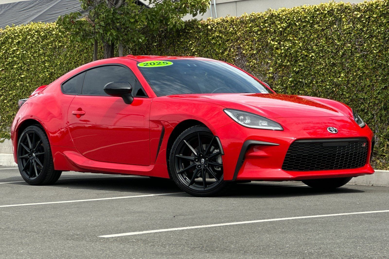 Used 2025 Toyota GR86 Premium w/ ALL Weather Mat Package (TMS) RWD image 2