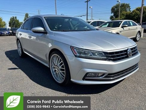 Used 2018 Volkswagen Passat 2.0T SE w/ SE Lighting Package FWD image 3