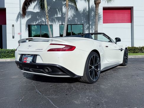 Used 2014 Aston Martin Vanquish Volante image 14