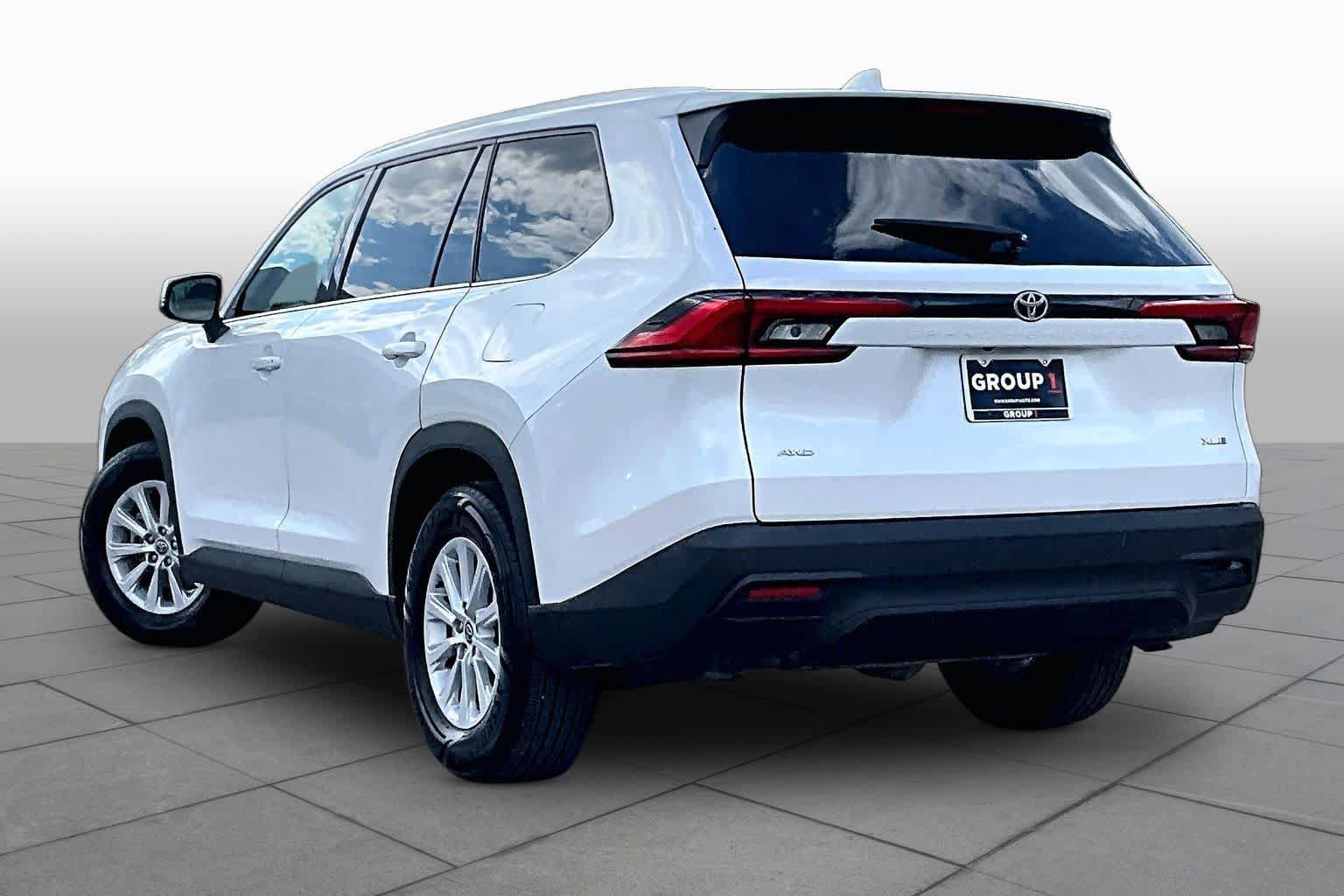 Used 2024 Toyota Grand Highlander AWD image 12