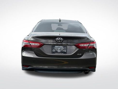 Used 2020 Toyota Camry XLE FWD image 11