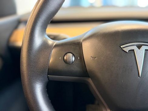 Used 2020 Tesla Model Y Long Range image 26