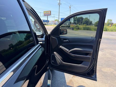 Used 2020 Chevrolet Suburban LT AWD/4WD image 42