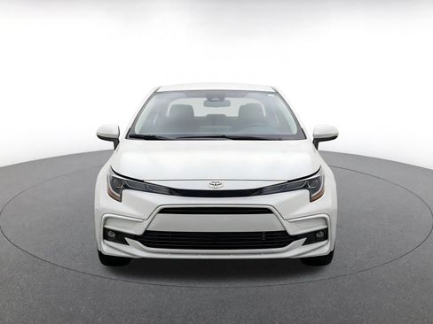 Used 2025 Toyota Corolla LE FWD image 2