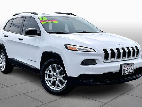 Used 2016 Jeep Cherokee Sport image 2