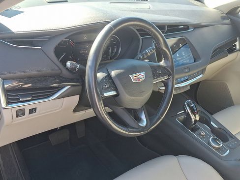 Certified 2021 Cadillac XT4 Premium Luxury w/ Cold Weather Package image 15