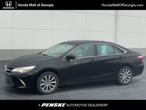 Used 2017 Toyota Camry XLE image 1