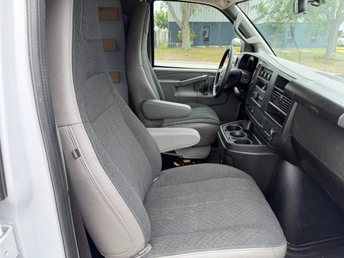 Used 2025 Chevrolet Express 2500 w/ Driver Convenience Package image 9