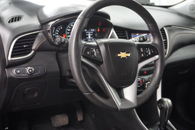 Used 2022 Chevrolet Trax LT w/ LT Convenience Package FWD image 5