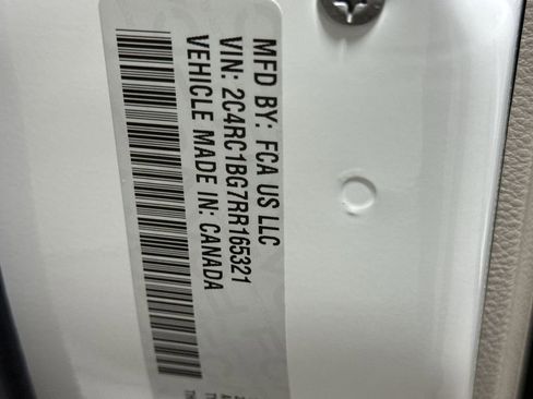 Used 2024 Chrysler Pacifica Touring-L image 27