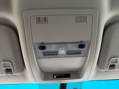 Used 2010 Chevrolet Suburban LT image 16