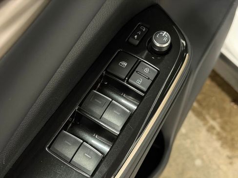 Used 2025 Toyota Crown Signia image 32