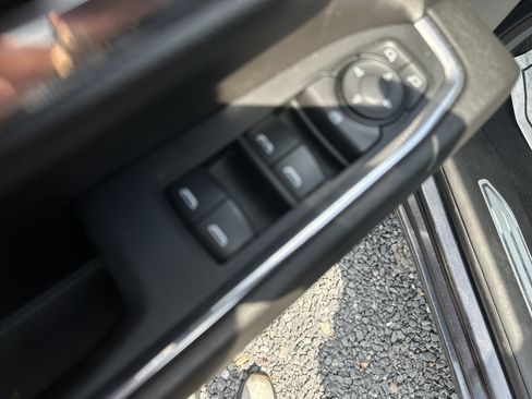 Used 2023 Chevrolet Silverado 1500 LT AWD/4WD image 8