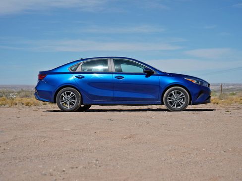 Used 2024 Kia Forte LXS w/ LXS Technology Package image 7