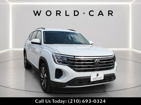 Used 2025 Volkswagen Atlas SE image 1