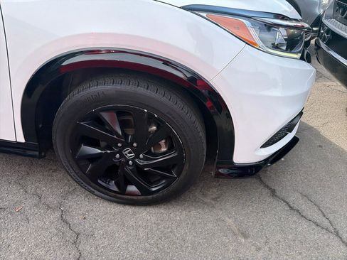 Used 2021 Honda HR-V Sport image 4