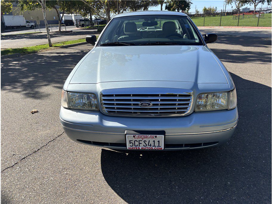 Used 2003 Ford Crown Victoria LX RWD image 3