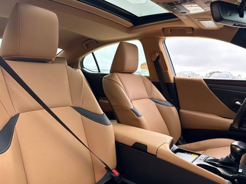 Certified 2025 Lexus ES 300h w/ Premium Package FWD image 31