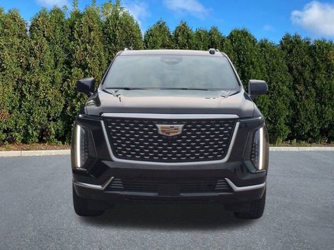 Used 2025 Cadillac Escalade Premium Luxury AWD/4WD image 2