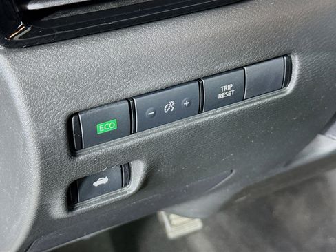 Used 2024 Nissan Sentra SV FWD image 9