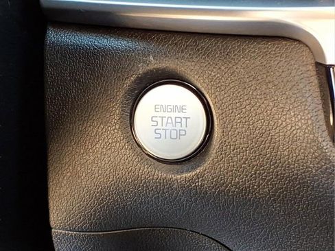 Used 2024 Kia Sorento S image 14