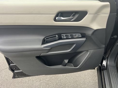 Certified 2025 Nissan Pathfinder SL image 21