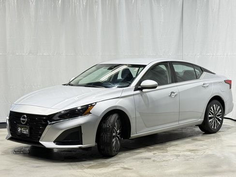 Certified 2023 Nissan Altima 2.5 SV image 3