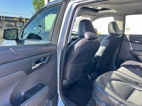 Certified 2024 Toyota Highlander XLE AWD/4WD image 11