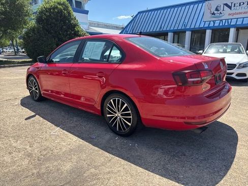 Used 2016 Volkswagen Jetta Sport FWD image 7